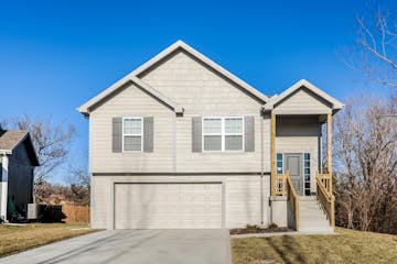 235 Jenny Ln Raymore, MO 64083